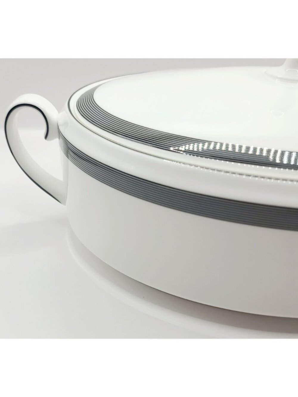 Wedgwood Vera Wang Cosmos Covered Vegetable Serving Dish Tureen Bone China New - Picture 12 of 16
